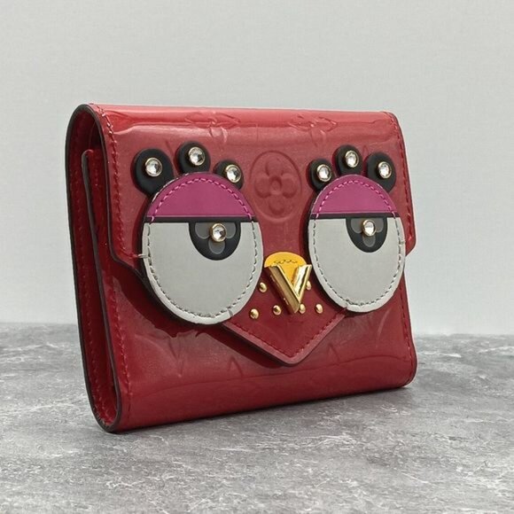 LOUIS VUITTON Limited Edition Vernis Angry Bird Victorine Wallet Pomme D'Amou - Picture 2 of 15